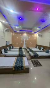 Hotel Shakuntla Palace - 400 Meters away from Vishnu Pad Temple 7 mins walk - Room