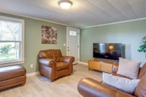 Charming Watkins Glen Home w/ Yard! - Interiör