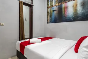 RedDoorz @ Jemursari Surabaya 2 - Room