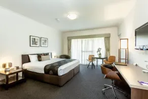 Blazing Stump Motel & Suites - Room
