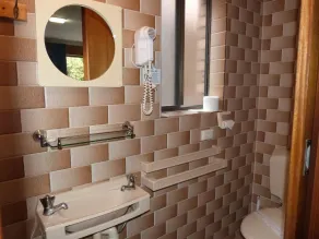 Wintersun Motel - Bathroom