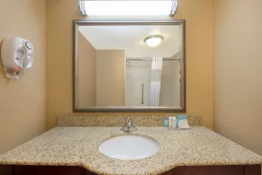 Hampton Inn & Suites Oklahoma City - South - Bathroom