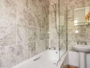 Garras Barn - Bathroom