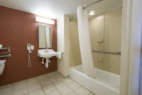 Red Roof Inn & Suites Philadelphia - Bellmawr - Badrum
