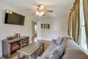 Lakes, Whiskey & More! Charming Home in Tullahoma - Interiör