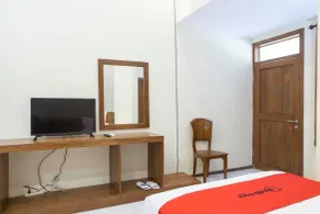 RedDoorz near Baluran National Park - Room
