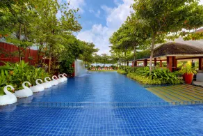 Mayfair Waves - Pool