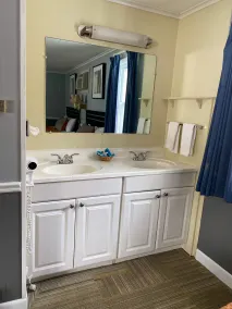 Travelodge by Wyndham Lincoln Near White Mountain - Bathroom