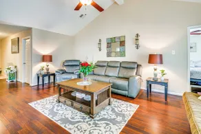 Suburban Home in Magnolia w/ Fenced Yard - Interiør