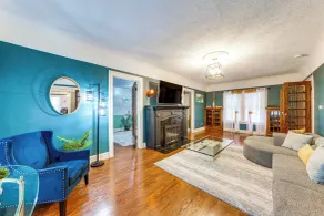 2 Mi to Dtwn: Spacious Apartment in Joliet - Interior