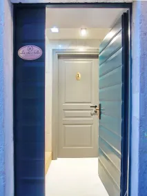 La Vita e Bella II - Interior entrance