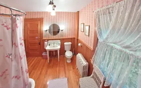 The Jeweled Turret Inn - Badezimmer