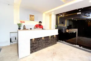 OYO 27061 Hotel Magnum - Reception