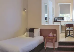 Blue Mountains Heritage Motel - Room