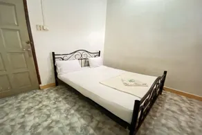 Hotel O California - Room