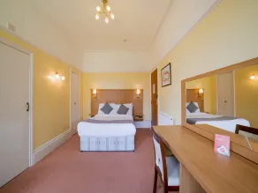 OYO Eagle House Hotel, St Leonards Hastings - Room