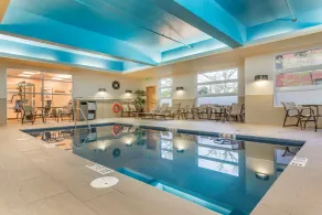 Best Western Plus, Bathurst Hotel & Suites - Piscina