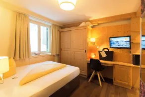 Wohlfühlhotel Hubertushof am Arlberg - Ski-In & Ski-Out - Sky Pool - Quarto