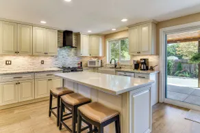 Private Outdoor Space 9 Mi to Downtown Vancouver! - Interior