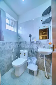Arrival Inn Transit Hotel Bangalore Airport - Bathroom