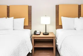 Days Inn & Suites by Wyndham Huntsville - Chambre