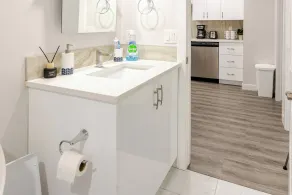 A Cozy home away from home at South East Calgary - Badeværelse