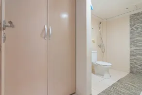 RedDoorz Plus near Sepinggan Airport 3 Balikpapan - Bathroom