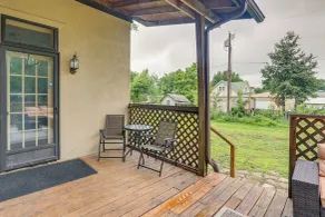 Renovated Schoolhouse w/ Piano & Private Deck! - Innenbereich