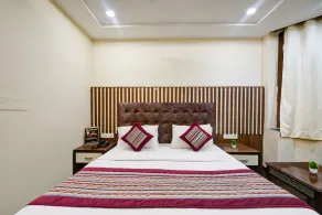 The Batra Hotel Near Nizamuddin Railway Station - Room