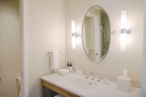 Outlook Inn on Orcas Island - Bathroom