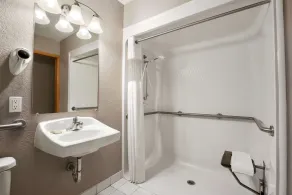 Super 8 by Wyndham Green Bay I-43 Bus. Park - Salle de bain