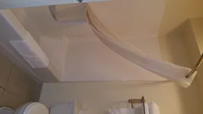 Quality Inn I-70 at Wanamaker - Salle de bain