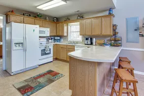Furnished Deck + Mtn Views: Rutherfordton Home - Innvendig