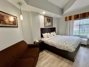 HomeTowne Studios & Suites by Red Roof Washington - Chambre