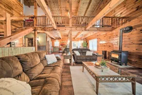 Panama Cabin on 36 Acres w/ Hot Tub & Trails! - Interiør