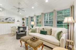 Highlands Vacation Rental - Walk to Main St! - Interiör