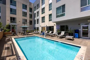 Hampton Inn & Suites Los Angeles - Glendale - Piscina