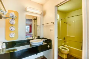 Motel 6-Stockton, CA - Charter Way West - Salle de bain