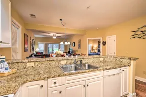 6 Mi to Boardwalk: Condo w/ Pool in Myrtle Beach - Interiør