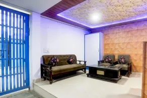 Osho Inn - Lobby sitting area