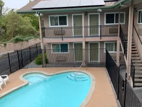 Olive Tree Inn & Suites, a Howard Johnson by Wyndham - Piscine