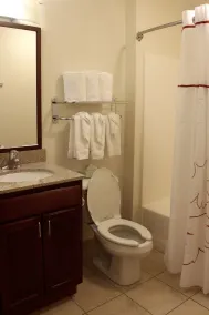 MainStay Suites Fitchburg - Madison - Baño