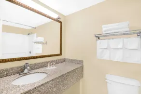 Travelodge by Wyndham Lima OH - Salle de bain