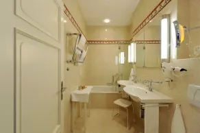 Hotel Waldhaus Sils - Bathroom