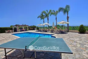 Family Villa Short Walk To Coral Bay Strip 5 Min and Pub, shops etc - Piscina