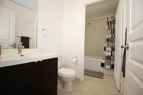 Executive 2 Bedroom Condo Across CN Tower - Salle de bain