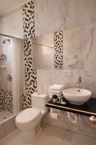 Ikasur Hotel - Bathroom