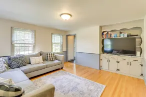 Spacious East Haddam Retreat w/ Private Pool! - Innenbereich