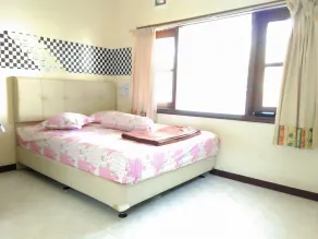 Villa batu malang swimming pool - Zimmer