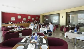 Al Bustan Centre & Residence - Restaurant